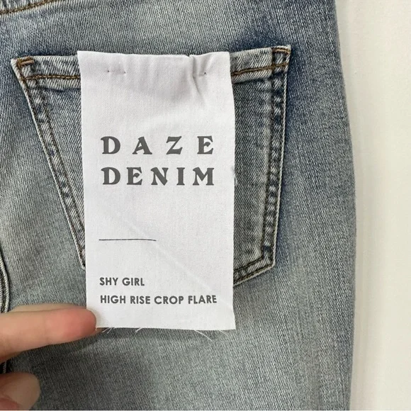NWT Lulu’s Daze Denim Shy Girl Light Wash Distressed High Waist Crop Fla… - Picture 7 of 8